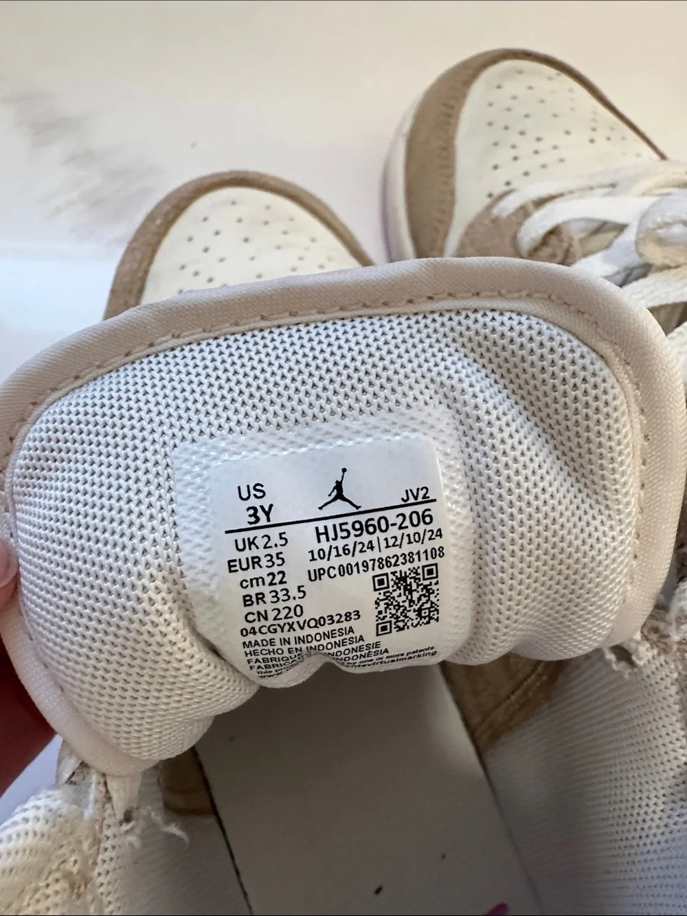 Jordan Kids Mid-Top Sneakers in Beige, White & Red size 3Y